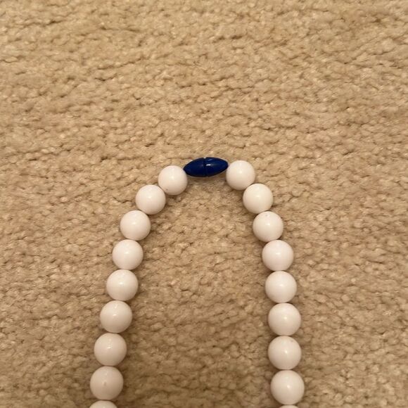 Vtg Avon 22" Plastic Beaded Necklace “Port Of Call" Nautical Blue White Gold - Picture 4 of 6